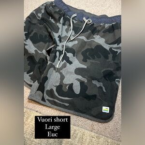 Vuori training shorts, size large , EUC no flaws